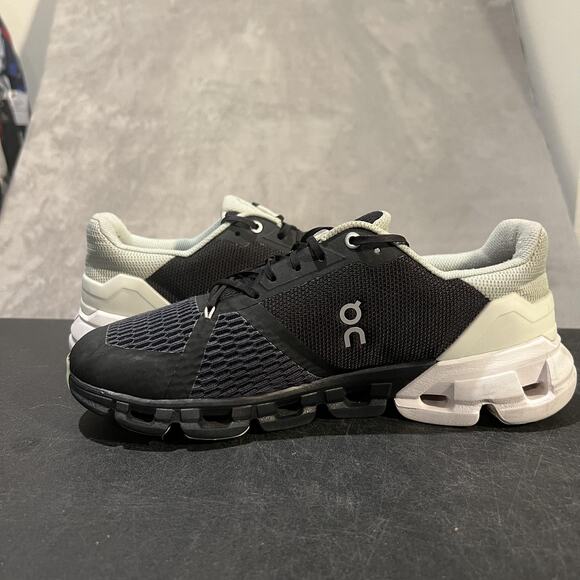 On Running Cloudflyer II Shoes Womens 10 Black Mesh Swiss Engineering Comfort - Picture 7 of 10